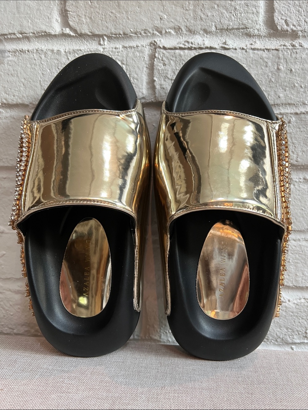 AZALEA WANG BUGGY SLIDE Black Gold Rhinestone unique curved Flatform Rubber base - Picture 16 of 16